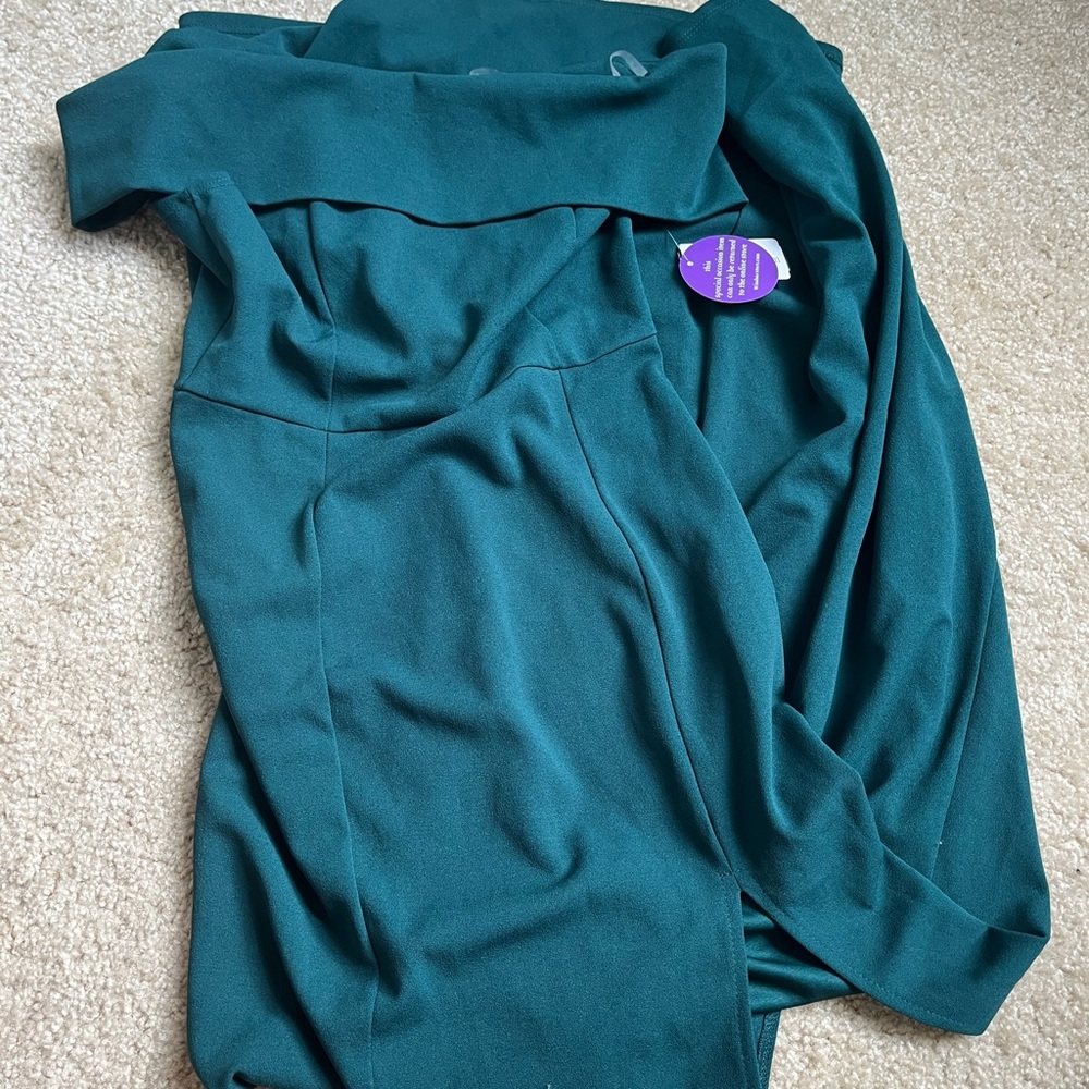 New with tags Windsor green floor length gown